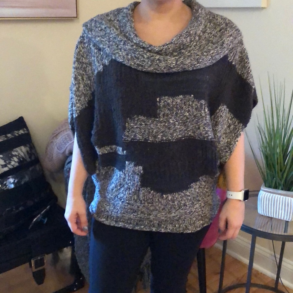 ⭐️⭐️⭐️NWT⭐️⭐️⭐️ Gray Sweater